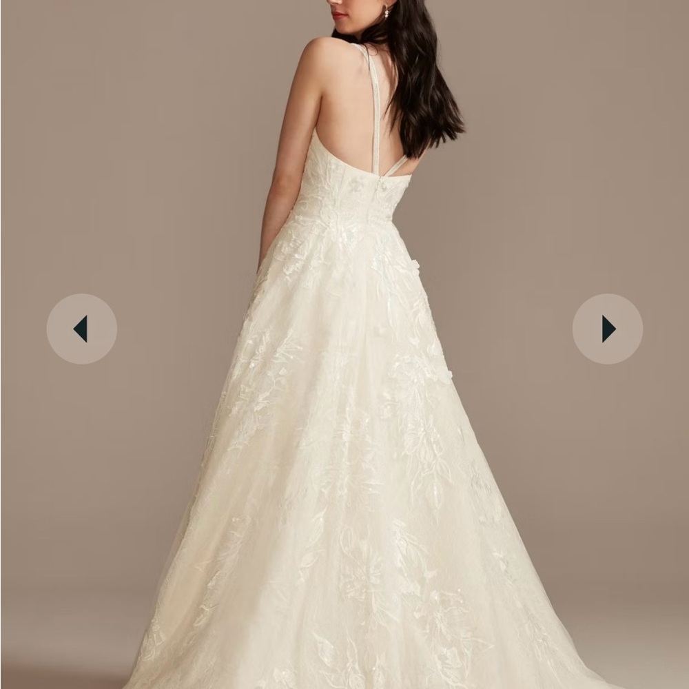 Tulle lace v-back spaghetti strap wedding dress